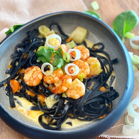 Tagliatelle à l'encre de sèche et safran