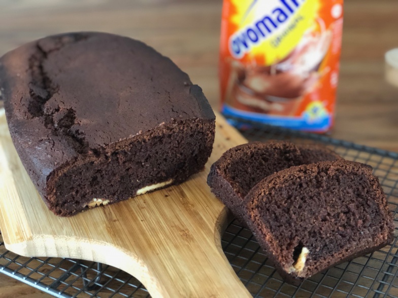 Schoko-Mug-Cake mit Datteln und Walnüssen - Die Frühstückerinnen