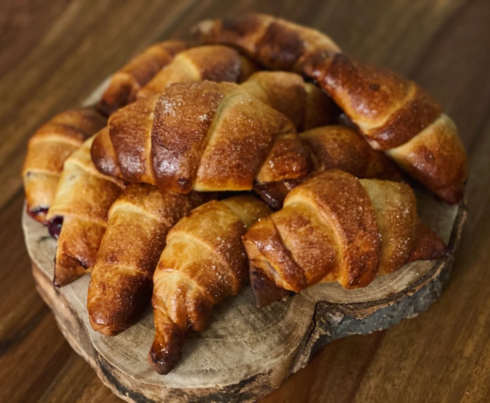 Croissants au confiture